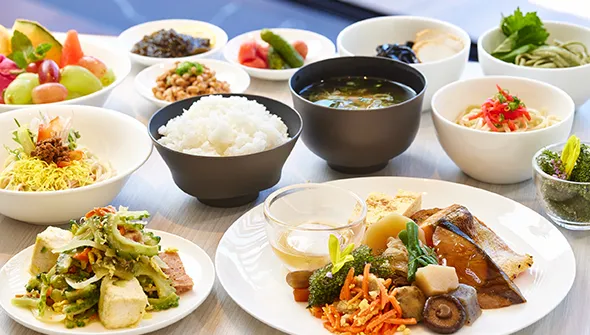 朝食はビュッフェダイニング