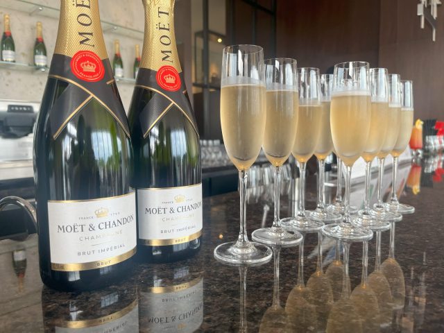 【夏休み限定】週末はモエシャン飲み放題！
